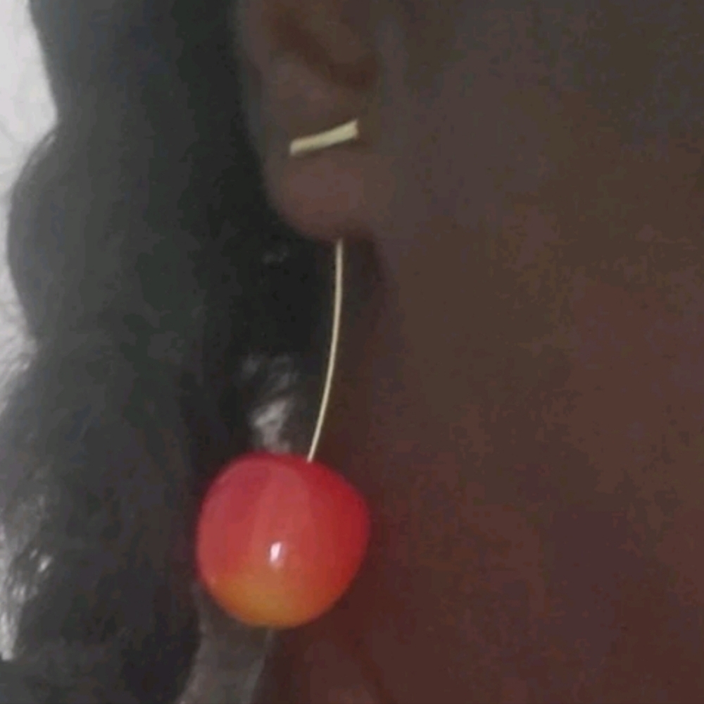 🍒 Realistic 3D Red Cherry Earrings With Gold Tone Stem Drop Posts (OS) 🍒
